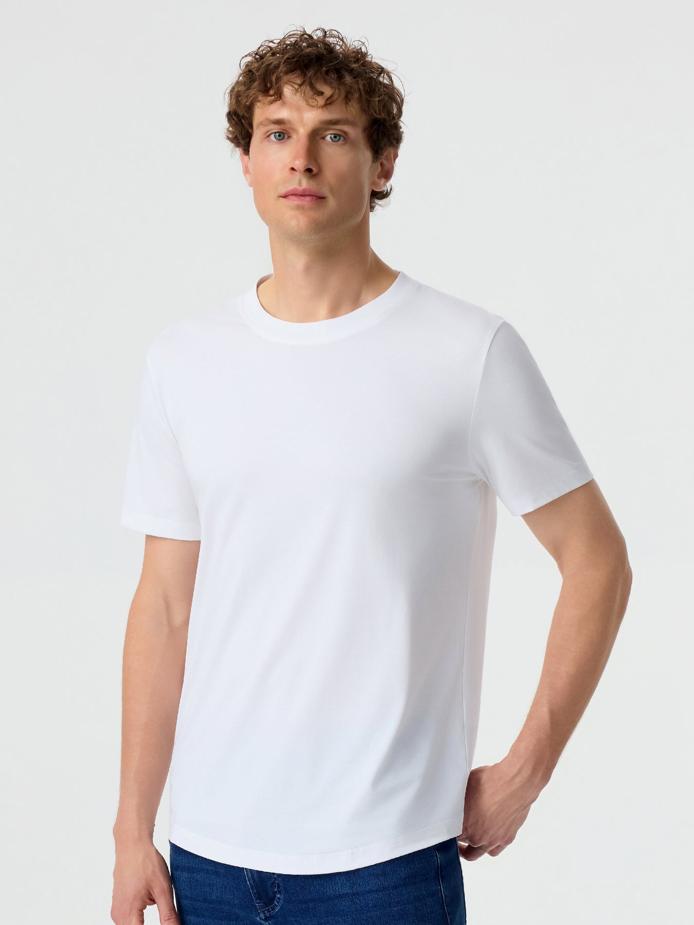 StayCool 2.0 Curve-Hem Tee: Slim-Fit
