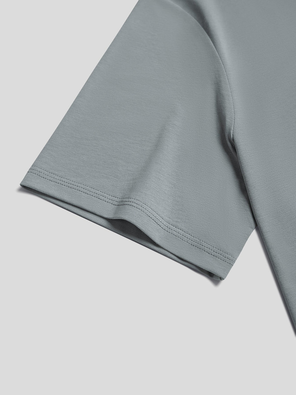 StayCool 2.0 V-neck Curve-Hem Tee: Slim Fit