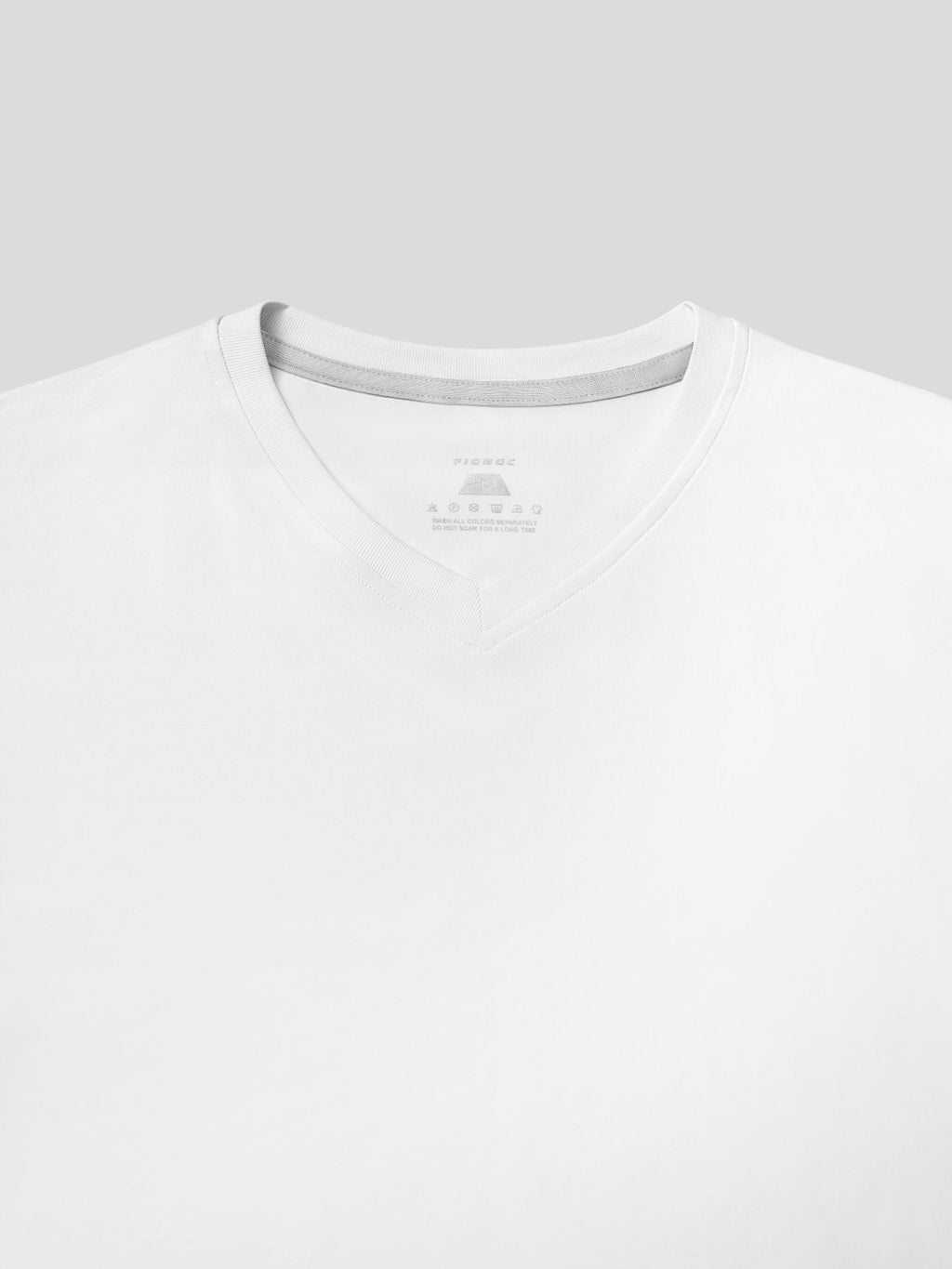 StayCool 2.0 V-neck Curve-Hem Tee: Slim Fit