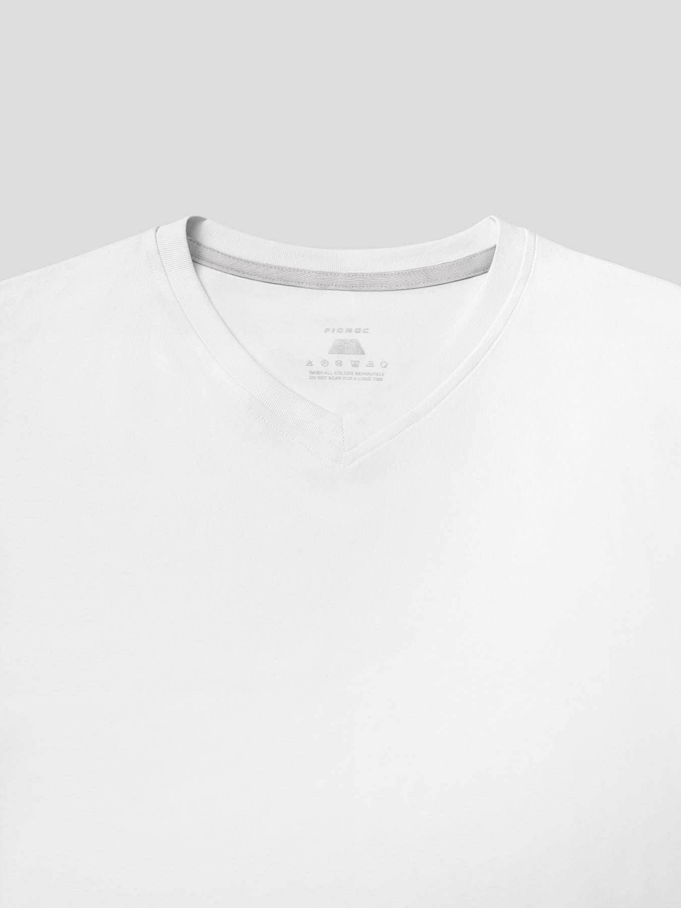 StayCool 2.0 V-neck Curve-Hem Tee: Slim Fit