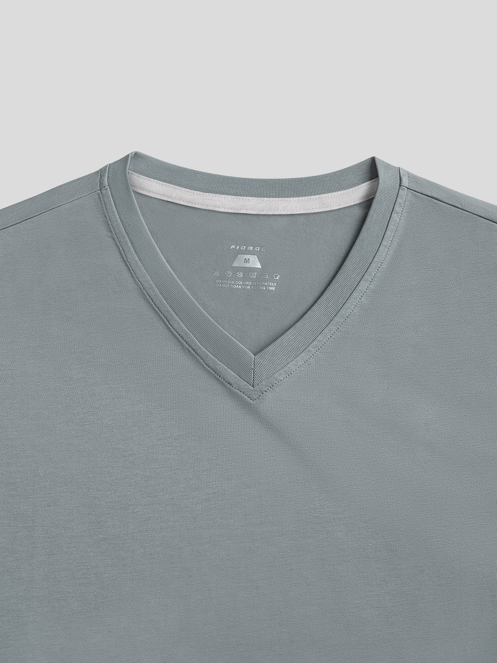 StayCool 2.0 V-neck Curve-Hem Tee: Slim Fit