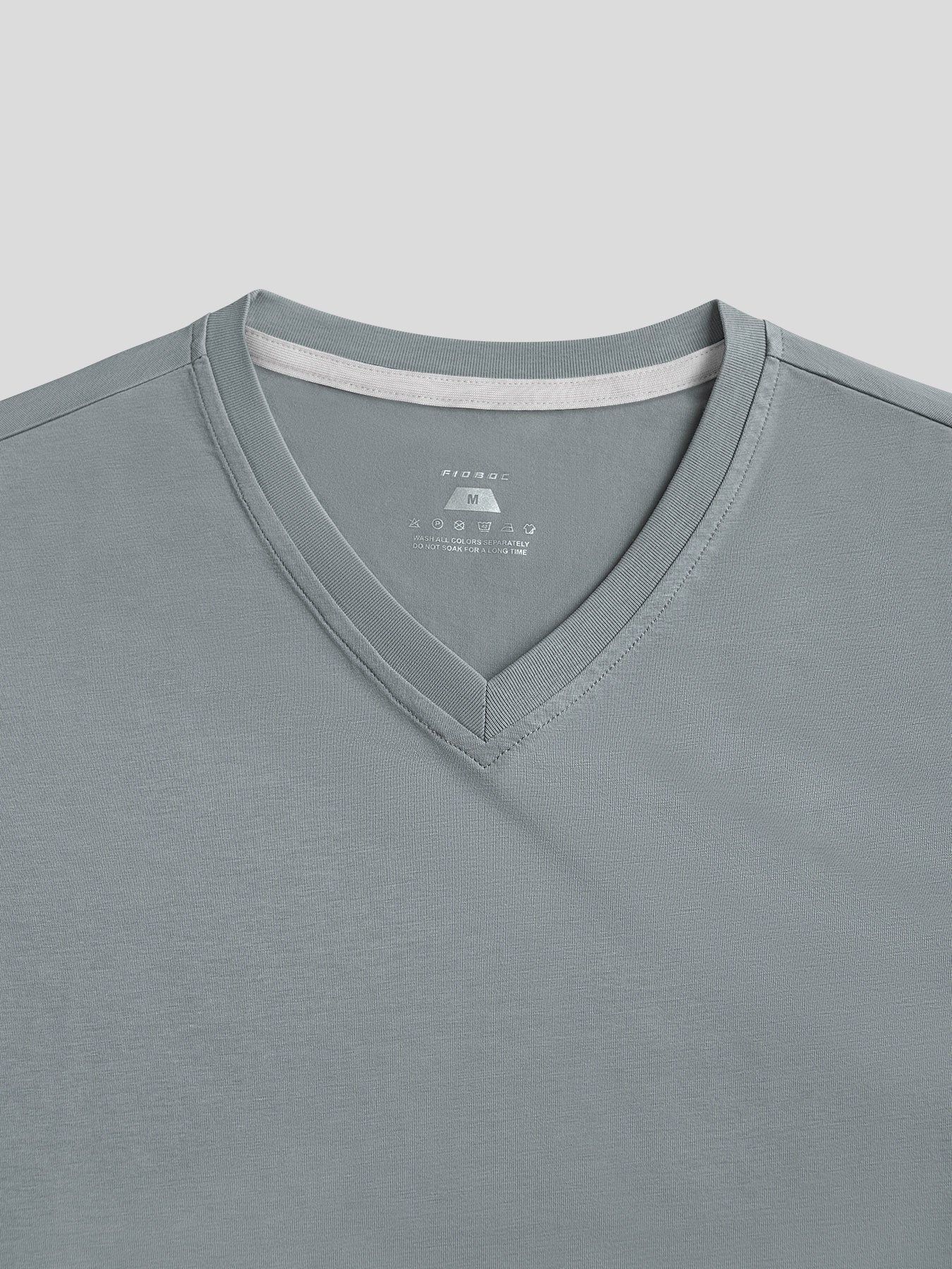 StayCool 2.0 V-neck Curve-Hem Tee: Slim Fit